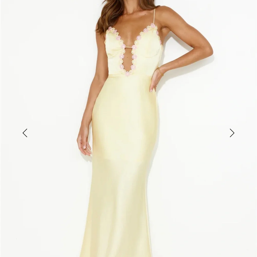 DAISY FRIENDSHIP SATIN MAXI DRESS YELLOW - Picture 5 of 13